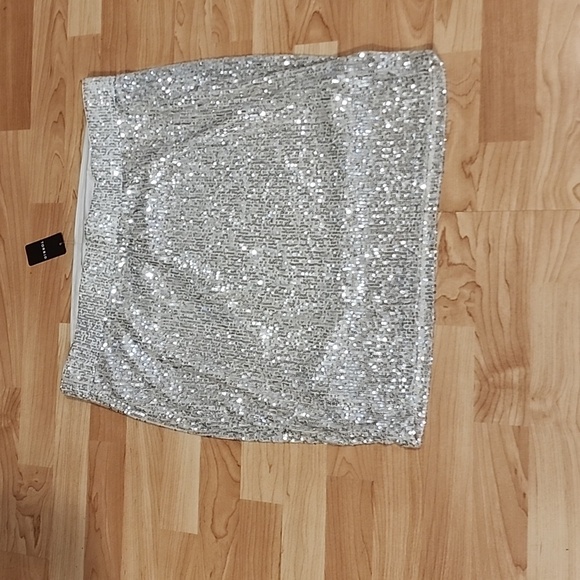 Torrid Sequnce Mini skirt - Picture 2 of 3